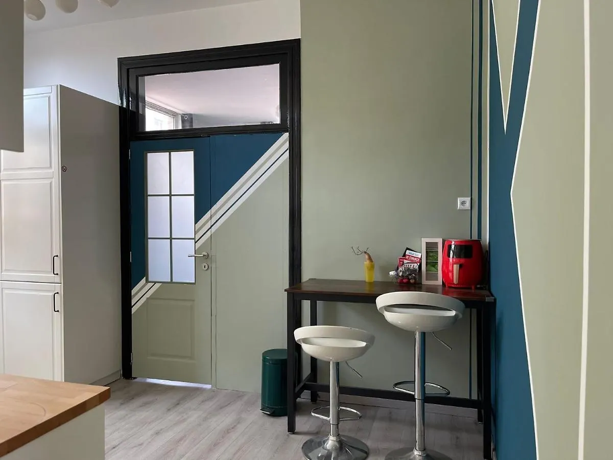 Large Room In House W Shared Kitchen & Bathroom W Free Parking Bluecard Antwerp Homestay